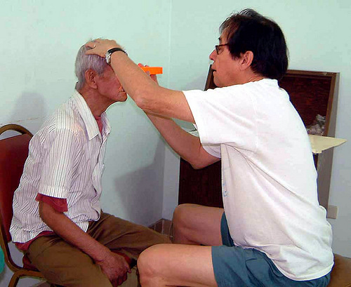 Dr. Guillermo de Venecia examines a patient’s eye at the Free Rural Eye Clinic in the Philippines. The Eye Clinic was a labor of love for De. de Venecia and many residents trained there. The gift to the Department will continue his work.