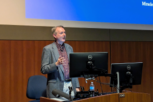 Renowned researcher Dr. Robert Mullins presents at Frontiers in Vision, 2024