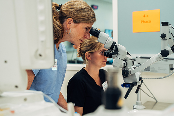 Dr. Heather Potter instructs a student at Phaco web lab