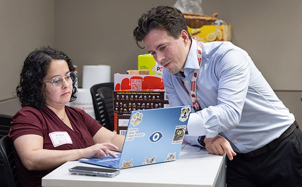 Dr. Kevin Schneider instructs a learner at Phaco